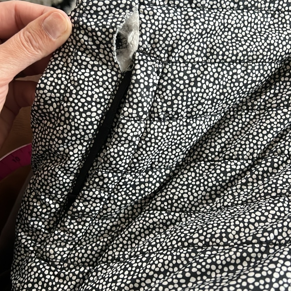 🛍️ The North Face Mossbud reversible girls jacket XL (18) black faux fur dot - Picture 7 of 9